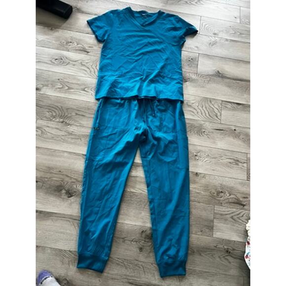 Set of women's teal scrubs by Heal Wear, top is size Large, bottom size XL - Picture 1 of 6